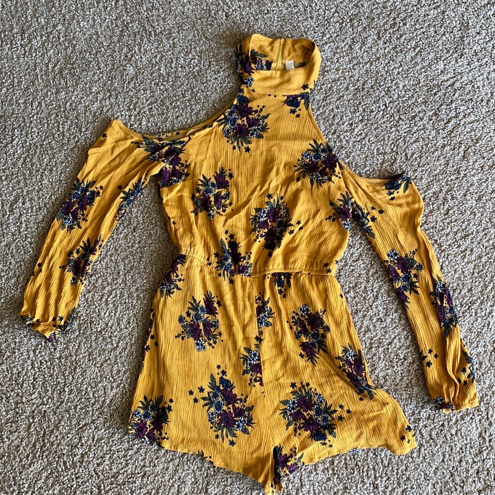 ShopDressup Romantic Cold Shoulder Floral Romper